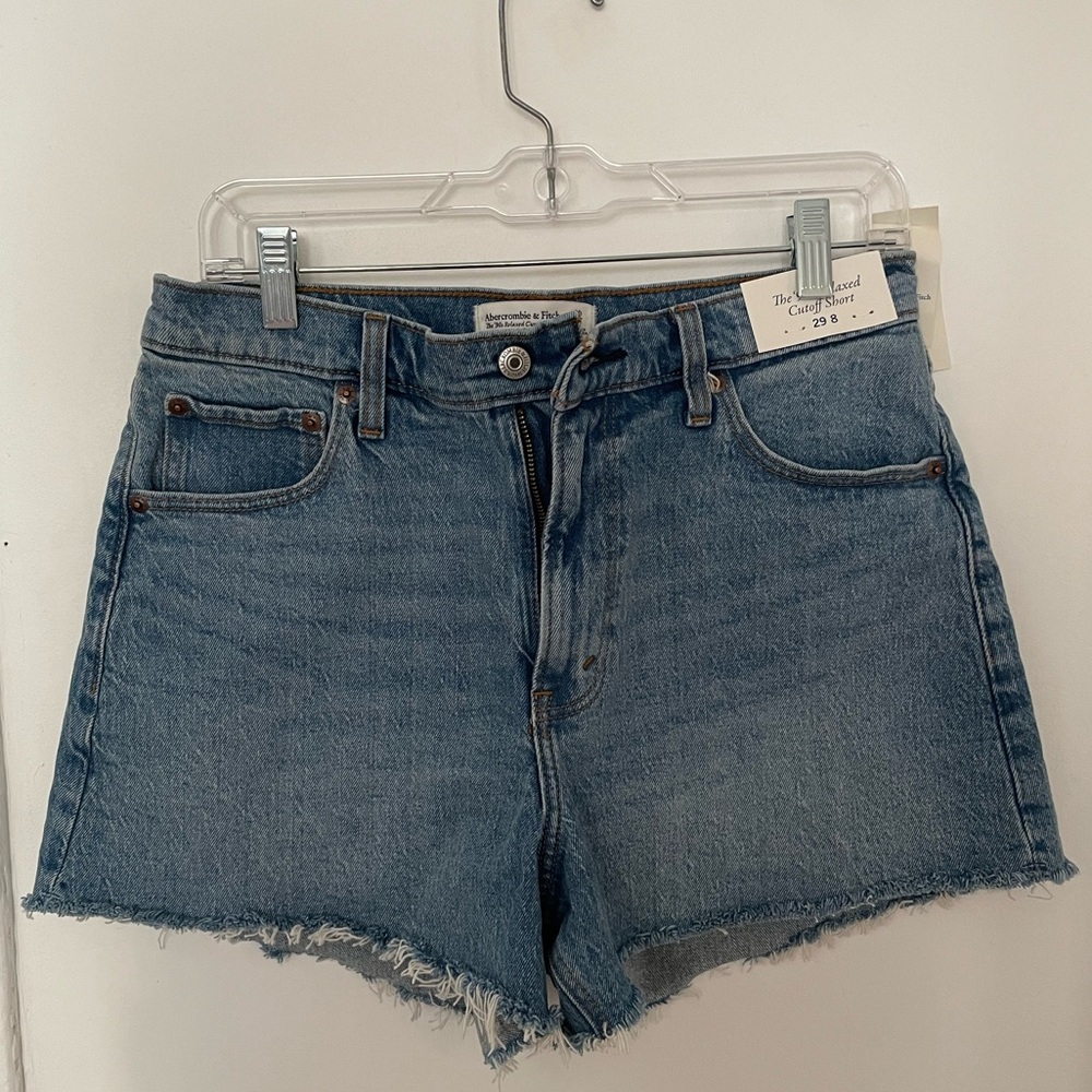 Abercrombie 90s Relaxed Cutoff Jean shorts. High Rise. Size 29